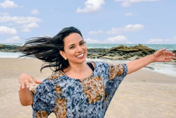 Mesmo no Verão, a Mente Pede Pausa? Descobre Como Sol, Caminhadas e Suplementos Podem Repor o Teu Equilíbrio Mental